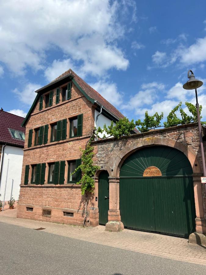 Restaurierter Altbau Mit Privatem Innenhof & Parkplatz Grossfischlingen 外观 照片
